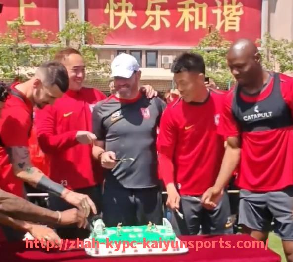 ky开云体育-PES2016游戏中英超球队名称及阵容介绍